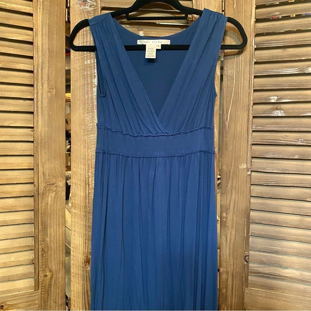Max Studio sleeveless V-neck Dress Navy Blue super soft and stretchy full length